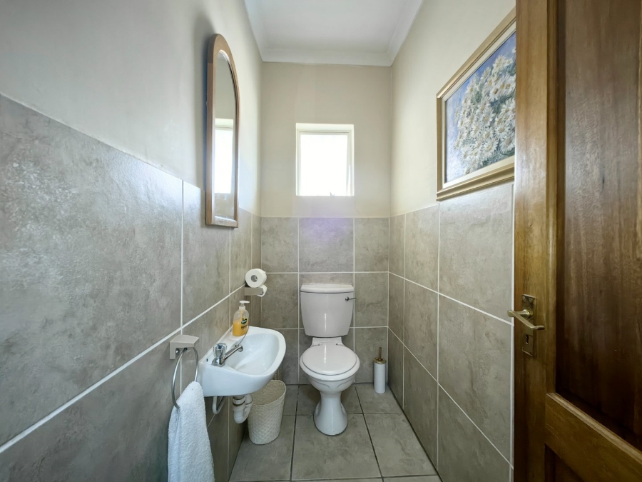 To Let 3 Bedroom Property for Rent in Gordons Bay Village Western Cape